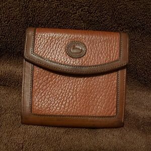 Dooney & Bourke Vintage Leather Taupe British Tan Card Wallet Kiss Lock